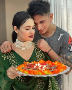 Yuvika Chaudhary Instagram - Happy Diwali 🪔 everyone ❤️@princenarula @aakashh.tomar @aakashhtomar outfit by @kadhaeeghar Stylist @roshni0819 Neck Piece by @silveraysofficial