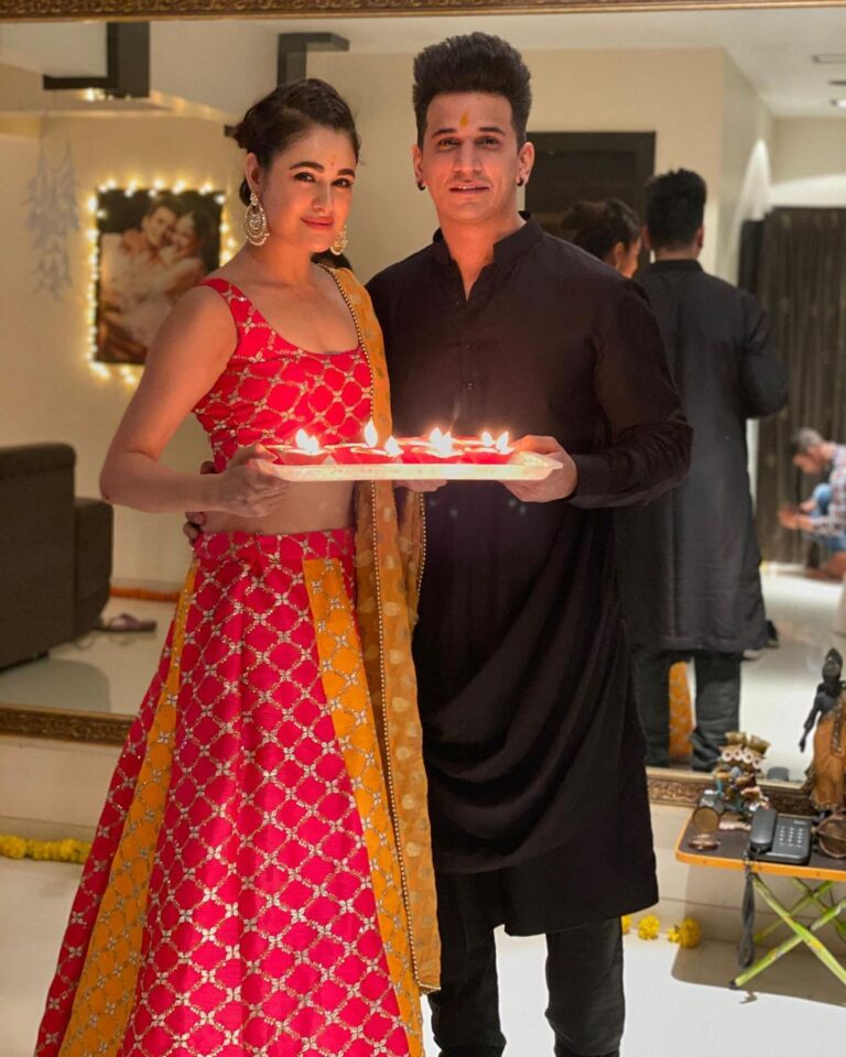 Yuvika Chaudhary Instagram - Happy Diwali every one @princenarula @vishwastomar @rajnish5390. Outfit by @aradhya_designer @akashidesignerstudio