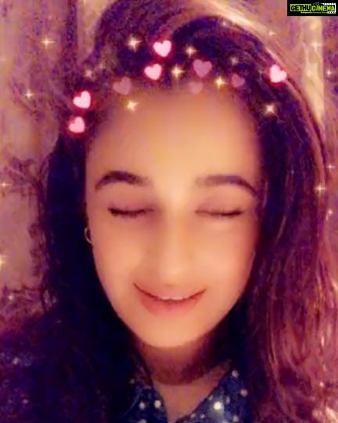 Yuvika Chaudhary Instagram - @Helo स्पोर्ट्स @Helo क्रिएटर @Helo एंटरटेनमेंट @Helo ஸ்போர்ட்ஸ் @Helo Marathi Official @Helo Gujarati Official @Helo Odia Official @Helo Bhojpuri Official @Helo Haryanvi Official @Helo Marathi Official @Helo Tamil Official @Helo Telugu Official @Helo Hin http://m.helo-app.com/s/TRYrmYd