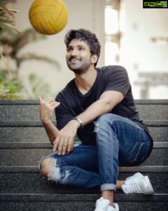 Aadhi Pinisetty Instagram - Sports gear On!! My new bilingual sports drama to start on the 12th of June.... Details out soon 🎭@kiransaphotography @voltstylebar