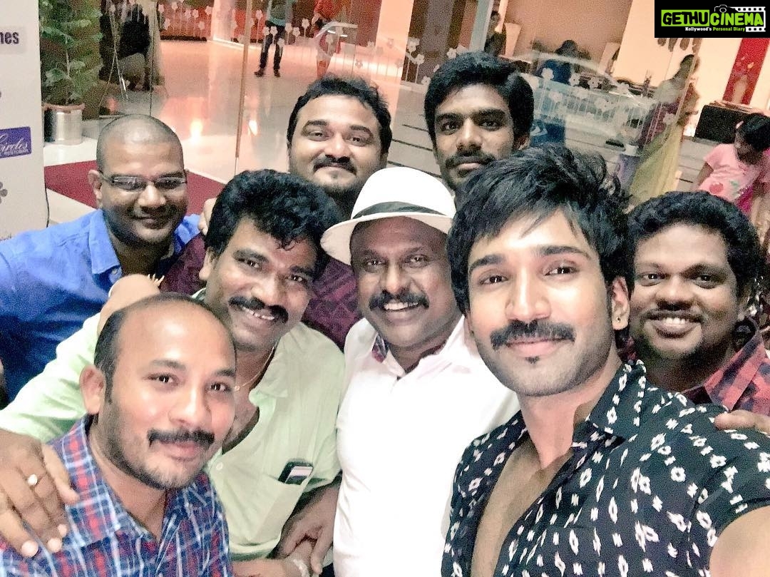 Aadhi Pinisetty Instagram - #Sarainodu ...nt 1 day f shoot is possible without ths #Men !! #pillars fr d movie ... #Direction #department 😘😘