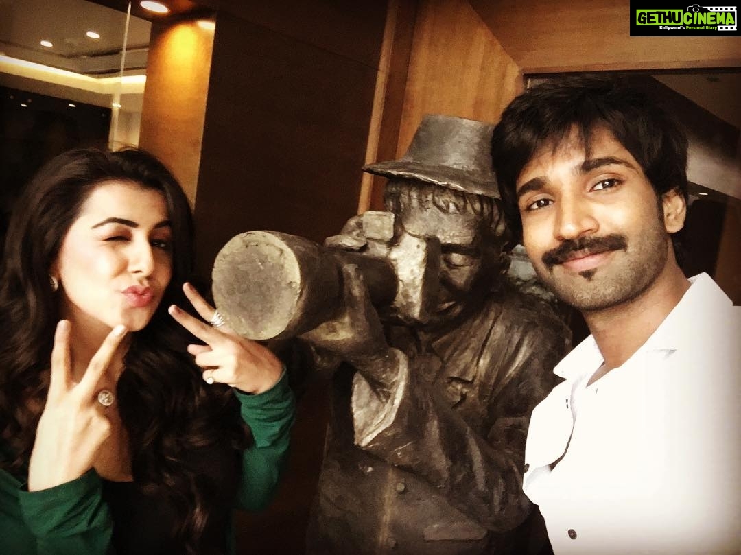Aadhi Pinisetty Instagram - Pic with d photographer himself😖📷📷📷 #malupu promotion timeee!!