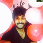 Aadhi Pinisetty Instagram - Go with d floW.....like a #BalOoN || #After workout #BalOoN time🎈🎈🎈🎈 Gn makkaa ;)