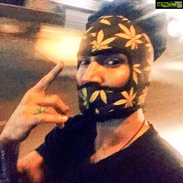 Aadhi Pinisetty Instagram - #chennai roads!! #riderzzzz