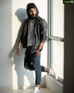Aadhi Pinisetty Instagram - A kick-start into the week 💥

📸 : @kiransaphotography