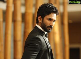 Aadhi Pinisetty Instagram - Suit your vibe 🕴🏼 📷 : @v.s.anandhakrishna 🕴🏼 : @osmanabdulrazak