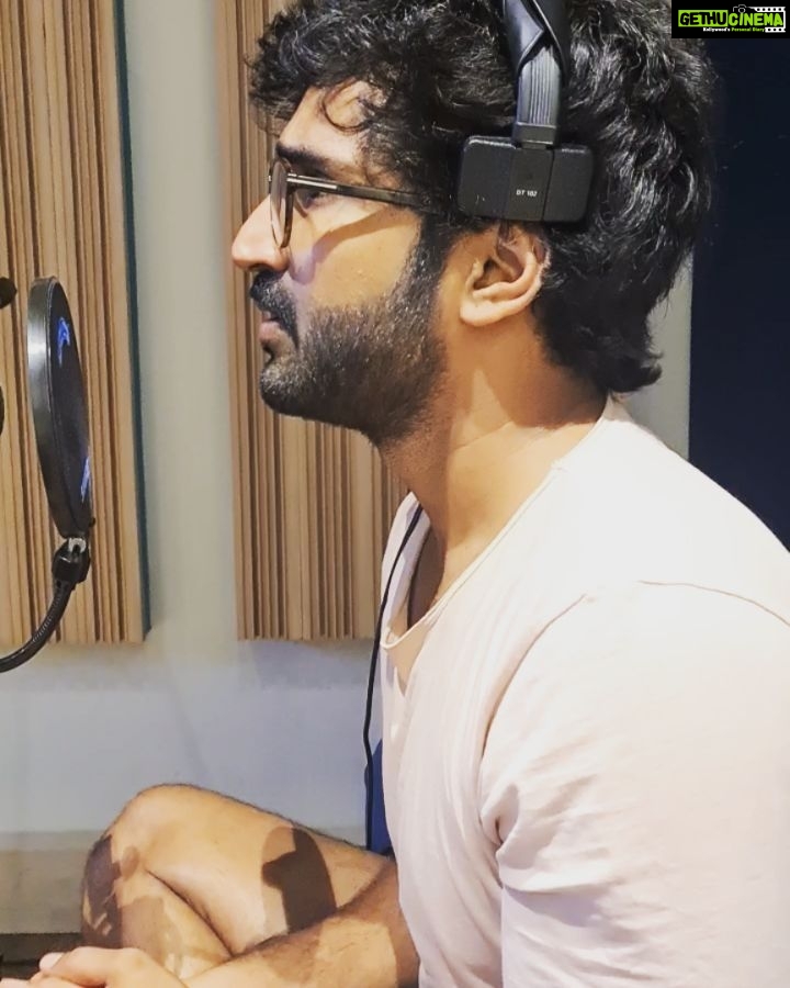 Aadhi Pinisetty Instagram - Dub dub dubbing for this super fun film #PARTNER !! along with moi director @manoj_damodharan @madrasmiran @yogibabuactor @robosankar @vishnu_sound Knack Studios