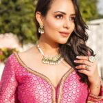 Aanchal Munjal Instagram – 💖💛
📸 @photographyhsquare
MUA @namitashaktawatmua
Hair @singhydeepika
Wearing @ashnavaswaniofficial
Jewels @aigjewels