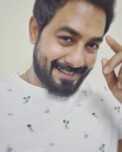 Aari Instagram - நாம் கொண்ட காதல் என்றும் மாறாமல், காதலித்து கொண்டே இருப்போம்..
அனைவருக்கும் காதலர் தின நல்வாழ்த்துக்கள் ❤💐