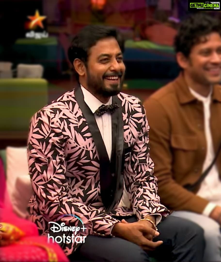 Aari Instagram - Life is beautiful..🥰 Pic : @vijaytelevision @disneyplushotstar Costumes: @zol_studio @aadhinarayan @shortfundly