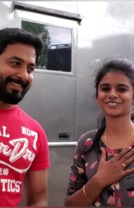 Aari Instagram - A fan moment with my celebrity.

எனது தங்கை (ரசிகை) காயத்ரி கதிர்வேலின் ஓவிய திறமை கண்டு நான் அவளுக்கு ரசிகன் ஆனேன். 
உனக்கு, நான் முன்மாதிரி என்று சொன்னாய்.
நீ பலருக்கு முன்மாதிரியாக திகழும் காலம் வெகு தொலைவில் இல்லை...