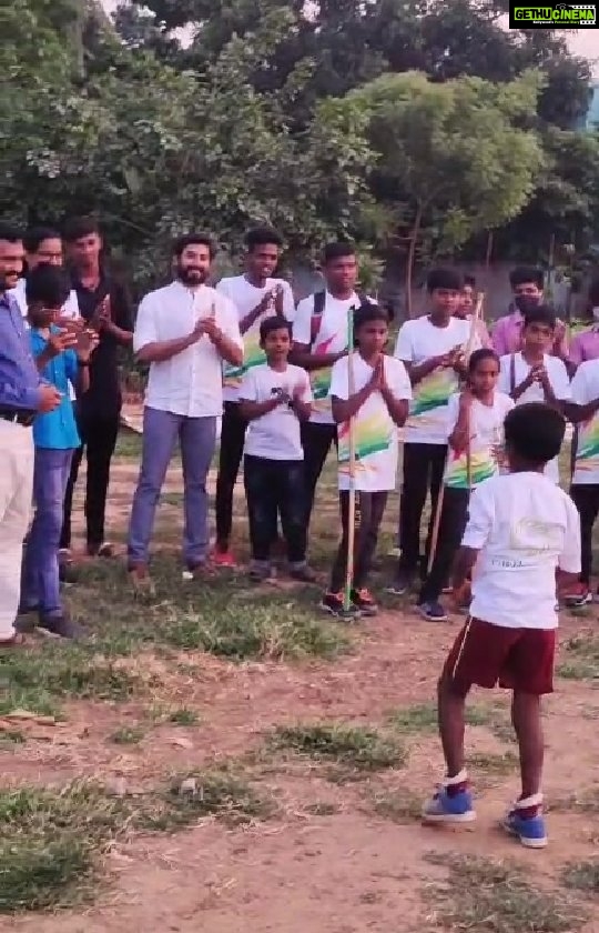 Aari Instagram - சென்னை அரசு பள்ளியில் அடர்வன காடு ஒன்றை உருவாக்கி, மரக்கன்றுகளை வளர்த்து இன்று ஊருக்கே இலவசமாய் வழங்கி உதாரணமாக திகழும் பசுமை பள்ளிக்கு சிறப்பு அழைப்பாளராக கலந்து கொண்டு பார்வையிட்ட போது. இடம் - முகப்பேர் ஆண்கள் மேல் நிலை பள்ளி