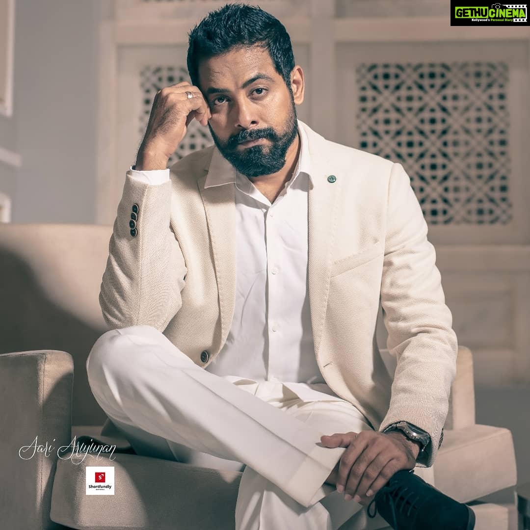 Aari Instagram - Dress Hot Stay Cool... Artist Aari ARUJUNAN, Director and Creative Director: Guru.N.Narayan (@aadhinarayan ), photography: (@ganeshchandhrra) costume Designer: (@zol_studio ) Stylist: (@rafiullah78 @subikanifabint ) Designs and Art Director: Guru, Agency: @shortfundly , location: Taj Connemera. Photoshoot : posted by admin Taj Connemara