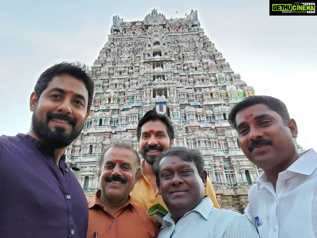 Aari Instagram - #mannarkudi #temple visit @vijjith_rudhran