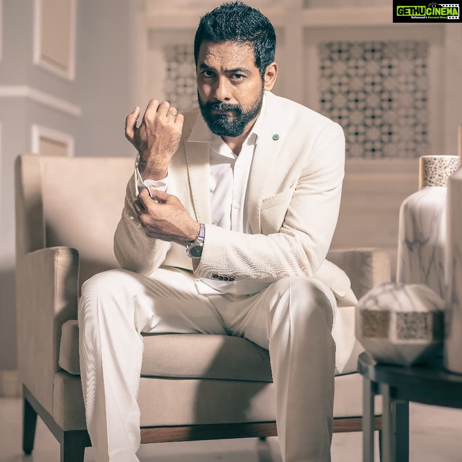 Aari Instagram - Dress Hot Stay Cool... Artist Aari ARUJUNAN, Director and Creative Director: Guru.N.Narayan (@aadhinarayan ), photography: (@ganeshchandhrra) costume Designer: (@zol_studio ) Stylist: (@rafiullah78 @subikanifabint ) Designs and Art Director: Guru, Agency: @shortfundly , location: Taj Connemera. Photoshoot : posted by admin Taj Connemara