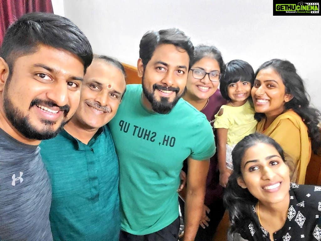 Aari Instagram - Birthday celebration with my family and friends 😍