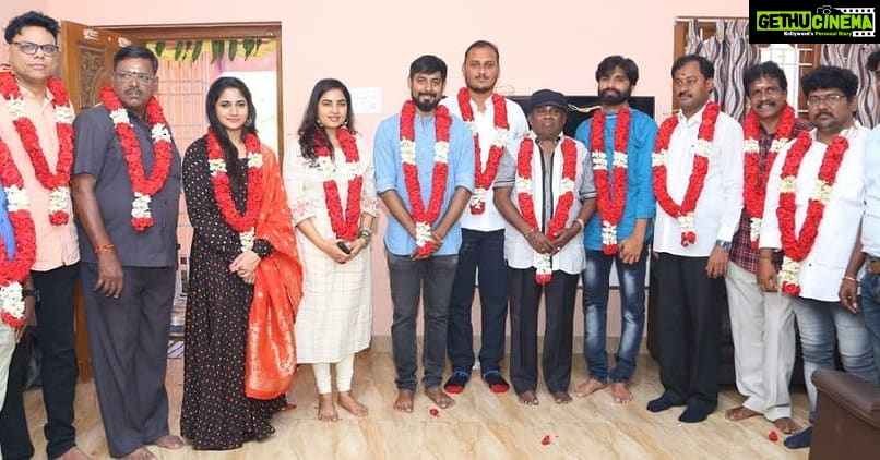 Aari Instagram - My next film pooja stills Title gonna reveal soon congrats @losliyamariya96 @abhirami.venkatachalam @srushtidangeoffl u girls done a fabulous job admiring your professionalism girls 👏😍keep it up 👈