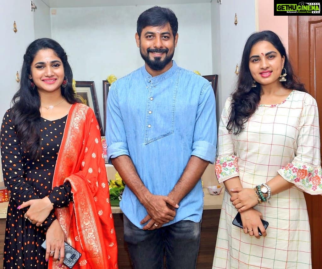 Aari Instagram - #Chandramediavision #production2 my next film pooja stills we gonna reveal the title soon π Congrats @Chandraamediav1 @losliyamariya96 @srushtiDange @abhirami.venkatachalam #dirAlbertrajaa @Vjlkrediffmail1 #bigbosslosliya @CSathyaofficial @BILLAJAGAN5 @Veerasamar @rajkumar_pro