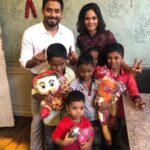 Aari Instagram - Me & @Aishwaryadutta and entire team of our new untitled film celebrated #ChristmasDay in a meaningful way of inviting unprivileged children from orphanage home to shooting spot n surprised them with gifts as #santaclaus 🎄😍 எம்மதமும் போதிப்பது அன்பை மட்டுமே" அனைவருக்கும் கிறிஸ்துமஸ் தின நல் வாழ்த்துகள் 🎄😍💐
