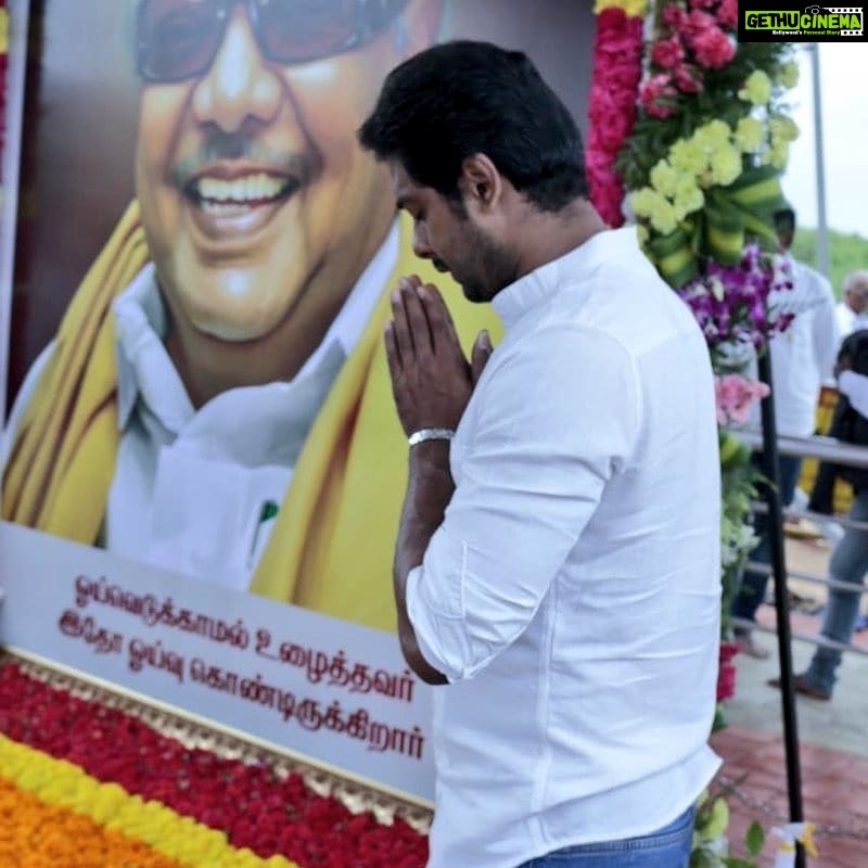 Aari Instagram - முத்தமிழறிஞர் அமரர் கலைஞரின் நினைவிடத்தில் நேற்று காலை மலரஞ்சலி செலுத்தியபோது....