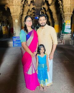 Aari Instagram - நெஞ்சம் நிறைந்த உறவுகளுக்கும், நினைவில் நிறைந்த நண்பர்களுக்கும், எதிலும் முதலான விநாயகரின் அருள் பெற்று இனிதே வாழ எங்கள் இனிய விநாயகர் சதுர்த்தி நல்வாழ்த்துக்கள் #AnbudanAari #happyvinayakarchaturthi #happyganeshchaturthi #positivevibes #temple #God #blessings #Family