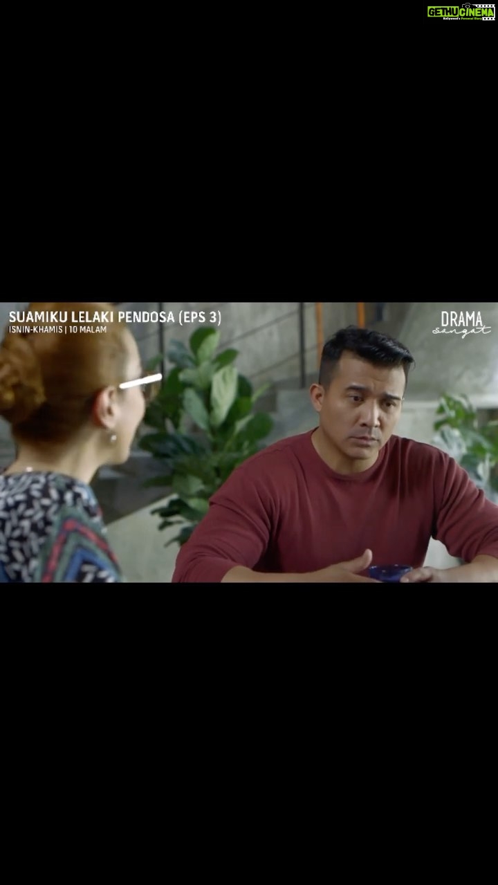 Aaron Aziz Instagram - Pada saya umur sebenar seorang pelakon tidak penting. Yg penting lakonan pelakon Itu adakah dia berjaya to make believe yg dia tu Ibu kpd co star nya atau dia tu adalah anak nya. And Memang skrg Bukan tak pernah kita jumpa keluarga yg Siapa Emak Siapa Anak pun. Byk kat social media… Jangan lupa guys malam ni 10pm di TV3 @globalstationsb @dramasangat #suamikulelakipendosa #deanilyas #Abgsongsang