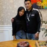 Aaron Aziz Instagram – Alhamdulilah Abg nak cakap thank you to those yg wish and kasi present and cakes! Tak sangka at 46 Masih Ada lagi yg nak kasi present.

Thank you CMs @aaronatorsfc @syafiq_6457 @queenfarra @radzlinaismail @waniwano @ayu_fariza for the cakes, chocs and balloons, without fail. Thank you @shopee_my for giving me gifts every year. Thank you @yasminezalman @yasminezalmancakes Your Red Velvet cake my girls sapu habis although it was for me! Apparently they said it’s the best! Thank you @radzlinaismail @thepaddayappas for the Quran Thank you @aide05 @ezreenpetom for the cakes!! So thoughtful… 

Alhamdulilah

#abgDeanIlyasPukul10malamAjeDiTv3 #abgMalikdiHariLain @hombretwentyone @officialaksomalaysia @vapeempiremalaysia #TheVapeDon #AksoX #AksoGT3500