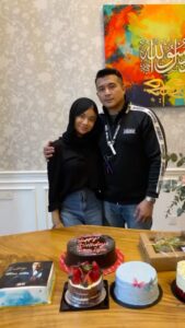 Aaron Aziz Instagram - Alhamdulilah Abg nak cakap thank you to those yg wish and kasi present and cakes! Tak sangka at 46 Masih Ada lagi yg nak kasi present.

Thank you CMs @aaronatorsfc @syafiq_6457 @queenfarra @radzlinaismail @waniwano @ayu_fariza for the cakes, chocs and balloons, without fail. Thank you @shopee_my for giving me gifts every year. Thank you @yasminezalman @yasminezalmancakes Your Red Velvet cake my girls sapu habis although it was for me! Apparently they said it’s the best! Thank you @radzlinaismail @thepaddayappas for the Quran Thank you @aide05 @ezreenpetom for the cakes!! So thoughtful… 

Alhamdulilah

#abgDeanIlyasPukul10malamAjeDiTv3 #abgMalikdiHariLain @hombretwentyone @officialaksomalaysia @vapeempiremalaysia #TheVapeDon #AksoX #AksoGT3500