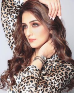 Aarti Chhabria Instagram - There is nothing more fierce than a woman who fights for what she believes in. When her love for her dreams is passionate and she envisions a brighter future, nothing can take her down.
This Valentines embellish your personal style with the premium collection of Just Cavalli watches and dwell in the idea of #BetrothTheBold

Valentine’s offer: Flat 10% OFF & Get a Free Just Cavalli Merchandise worth RS 7500 on Glam snake Collection

Watch Model No.- JC1L189M0085

Available at- @shoppers_stop 
@lifestylestores 
@tatacliqluxury
 @approvedclub

Also available at all Leading watch boutiques pan India

Follow @justcavalliwatches_india
@daurcomm 
#justcavalliwatches #justcavalliwatchesindia #glam #snakewatch #jctribe #valentines

Photo credits :
📸 @riyabajaj_photography 
Makeup : @amritakalyanpur 
Hair : @salmasayyed47