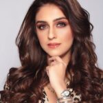 Aarti Chhabria Instagram - “Everything is within your power, and your power is within you.” Janice Trachtman . . . . . . . #quotes #powergirl #womanpower #nofear #girlpower #closeup #poser #leopardprint #aartichabria #curls #softcurls #ootd