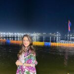 Aarti Chhabria Instagram - Brilliant darshan at #sangam in #prayagraj last evening ✨🙏✨ #divine #divinity #gangajamuna #saraswati #gangamaiya #gangariver #allahabad #pryagraj #aartichabria Sangam Magh Mela
