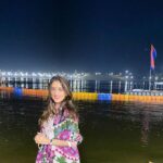 Aarti Chhabria Instagram – Brilliant darshan at #sangam in #prayagraj last evening ✨🙏✨ #divine #divinity #gangajamuna #saraswati #gangamaiya #gangariver #allahabad #pryagraj #aartichabria Sangam Magh Mela