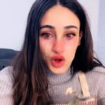 Aditi Arya Instagram – My cayenne pepper and cranberry salad is an absolute delight🌶🌶
(Not suitable for babies. Or anyone with an oesophagus) New Haven, Connecticut