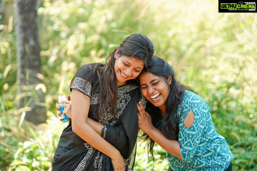 Aditi Balan Instagram - You @n.aveena manage to keep me laughing all thro shoot. You know when I lose my cool , the best way to calm me down is by giving me food. ( Which now everyone else needs to note down) . Only you know how to start my shoot day perfectly well. Thank you for being here , there and everywhere with me. Love you loads. ❤️ 📸 @cherthalakkaran , @vineethvenugopalan