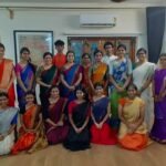 Aditi Balan Instagram - Vijayadashami '21 Thanking my gurus for everything they've taught me. Senior batch :) @anthara_cpa