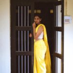 Aditi Balan Instagram - பெண் மதி பேதைமையால் அவன் கை பற்றிடுமுன் பெயர்ந்தேன் கண் விழித்தே எழுந்தேன் துயரக் கடலிலே விழுந்தேன்! வண்ண மயில் ஏறும் பெருமான் வஞ்சனை ஏனோ செய்தான்? கண்கள் உறங்காவோ அக்குறை கனவைக் கண்டிடேனோ! - Kalki R Krishnamurthy @izhaiindia @sanjana.ravi31 @lakshmanan.palani