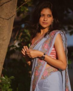 Aditi Balan Instagram - Golden Hour with my girl @vidhyavijay 
You de best. ❤