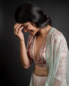 Aditi Balan Instagram - Filmfare 2019
Styled by @kavyasriraam 
Outfit - @bandananarulaofficial 
Jewellery- @rimliboutique 
Shot by @kiransaphotography 
HMU @virgo_dior_beauty_parlour_