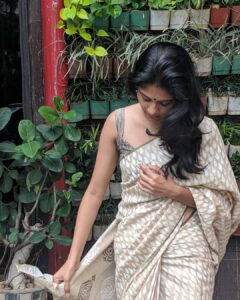 Aditi Balan Instagram - Kochin has become a wedding destination. Thanks to all my old friends getting married I get to spend time with some of my favs. 
Wristopher lolan's wedding weekend. :) Also fans please spare my friends who I tag ,they have a life. 
@tanyajoseph06 @suhailjoseph 
Earrings : @ishhaara 
Blouse : @studiobhang