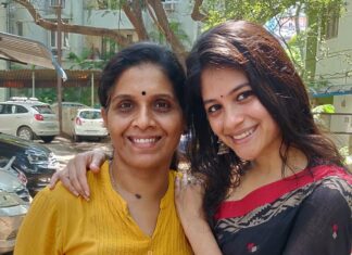 Aditi Balan Instagram - Happy diwali ! :) Thank you mami for always being there to drape my sarees :* Earrings : @pradejewels such amazing collection.