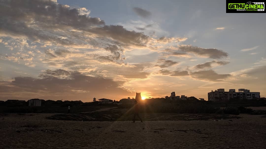Aditi Balan Instagram - When your past comes back biting your ass. Beautiful sunsets heal it for you.