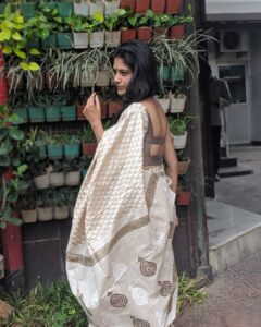 Aditi Balan Instagram - Kochin has become a wedding destination. Thanks to all my old friends getting married I get to spend time with some of my favs. 
Wristopher lolan's wedding weekend. :) Also fans please spare my friends who I tag ,they have a life. 
@tanyajoseph06 @suhailjoseph 
Earrings : @ishhaara 
Blouse : @studiobhang