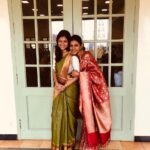 Aditi Balan Instagram - Amma irukka bayam yen! When you are lazy to figure out clothes for weddings , you have amma to give you the best. And then you have this lover @kavyasriraam who makes sure you look your best. :* Love you kavs. And then you have your all time fav @studiobhang to make the best blouse for you. ♥️♥️♥️