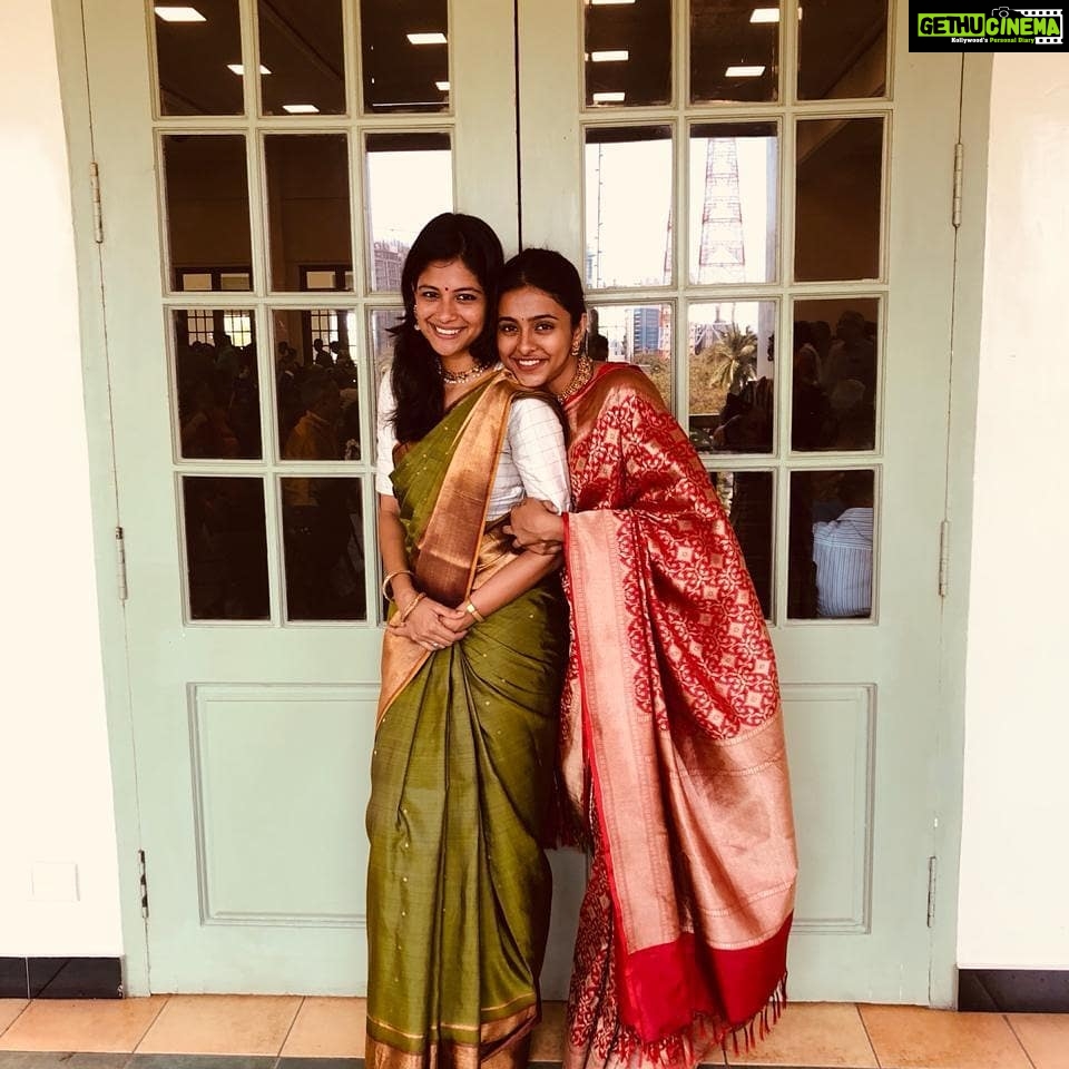 Aditi Balan Instagram - Amma irukka bayam yen! When you are lazy to figure out clothes for weddings , you have amma to give you the best. And then you have this lover @kavyasriraam who makes sure you look your best. :* Love you kavs. And then you have your all time fav @studiobhang to make the best blouse for you. ♥️♥️♥️