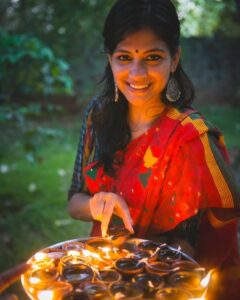 Aditi Balan Instagram - இனிய தமிழ் புத்தாண்டு நல்வாழத்துக்கள்! Happy Tamil New Year! @the.wildvind thank you for this picture :)