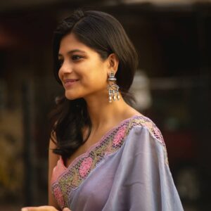 Aditi Balan Instagram - 🌸🌸🌸 Styling : @stylehanger
Photo : @vidhyavijay
Jewelry : @pradejewels 
Saree : @aavaranaa