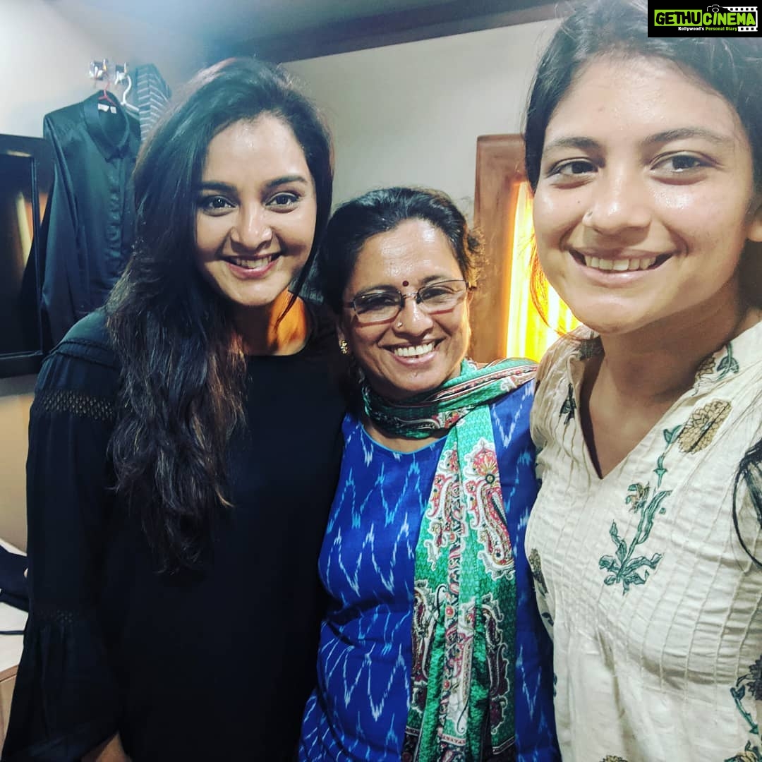 Aditi Balan Instagram - 'kan ezhuthi pottum thotta' azhagi. Thank you so much ma'am for this fan girl moment. :) And this really made Amma s day! @manju.warrier