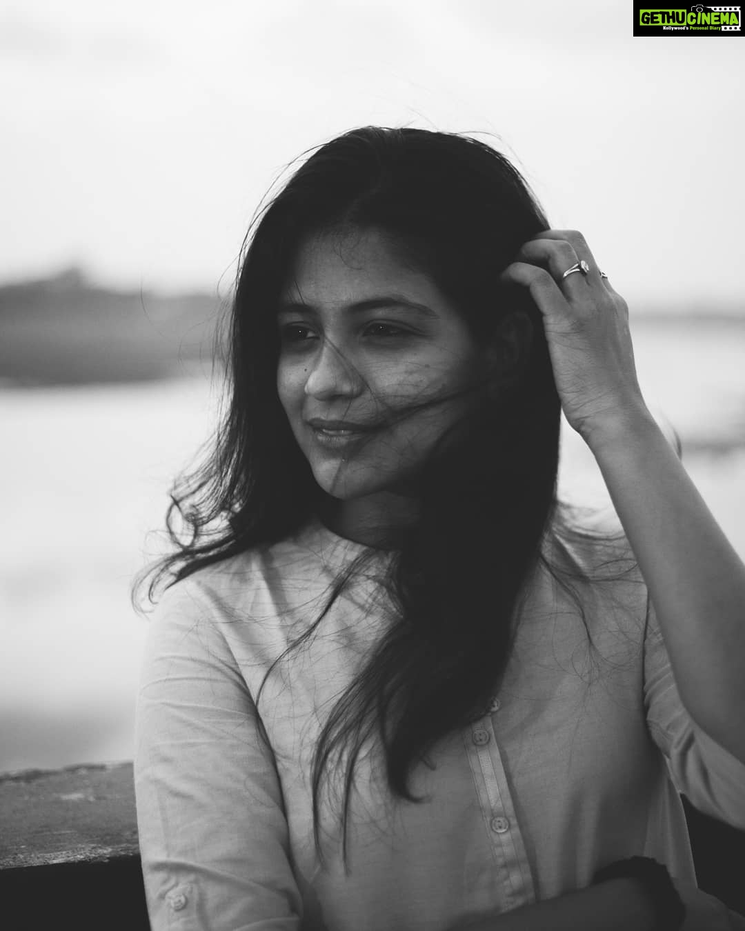 Aditi Balan Instagram - Orange sky. This city. This weather. And this girl taking the picture. @vidhyavijay 💓 Adyar Bridge