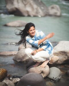 Aditi Balan Instagram - Throwback to when hills were calling. :P 
Now, hills are crying. 

@vidhyavijay we need to really meet and do a trip 😊