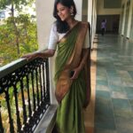 Aditi Balan Instagram – Amma irukka bayam yen! When you are lazy to figure out clothes for weddings , you have amma to give you the best. 
And then you have this lover @kavyasriraam who makes sure you look your best. :* Love you kavs. 
And then you have your all time fav @studiobhang to make the best blouse for you. ♥️♥️♥️